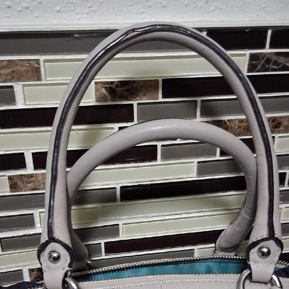 Coach Beige Leather Shoulder Bag - Picture 5 of 9